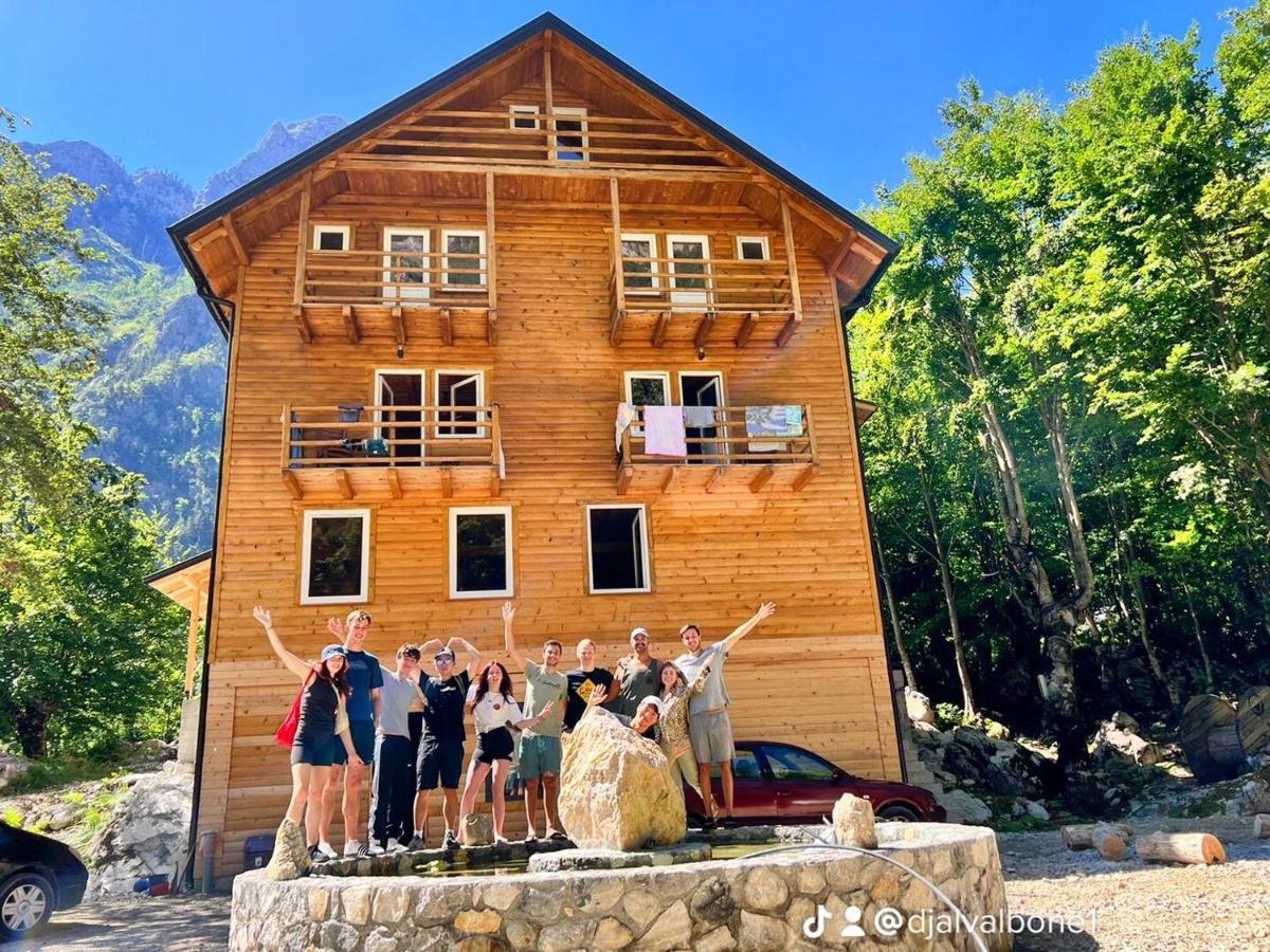 Adenisi Guesthouse Tropoje Экстерьер фото